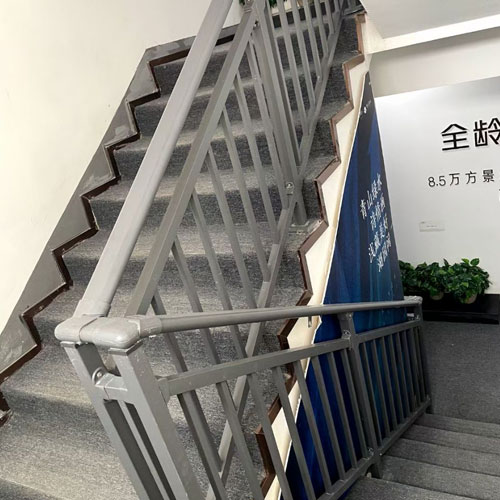 楼梯扶手